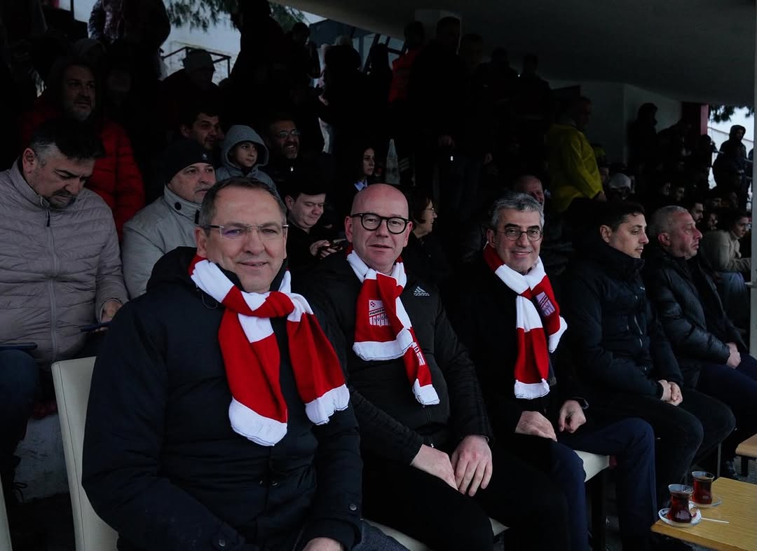 Ayvalıkgücü Belediyespor, Afyonspor'u Farklı Mağlup Etti