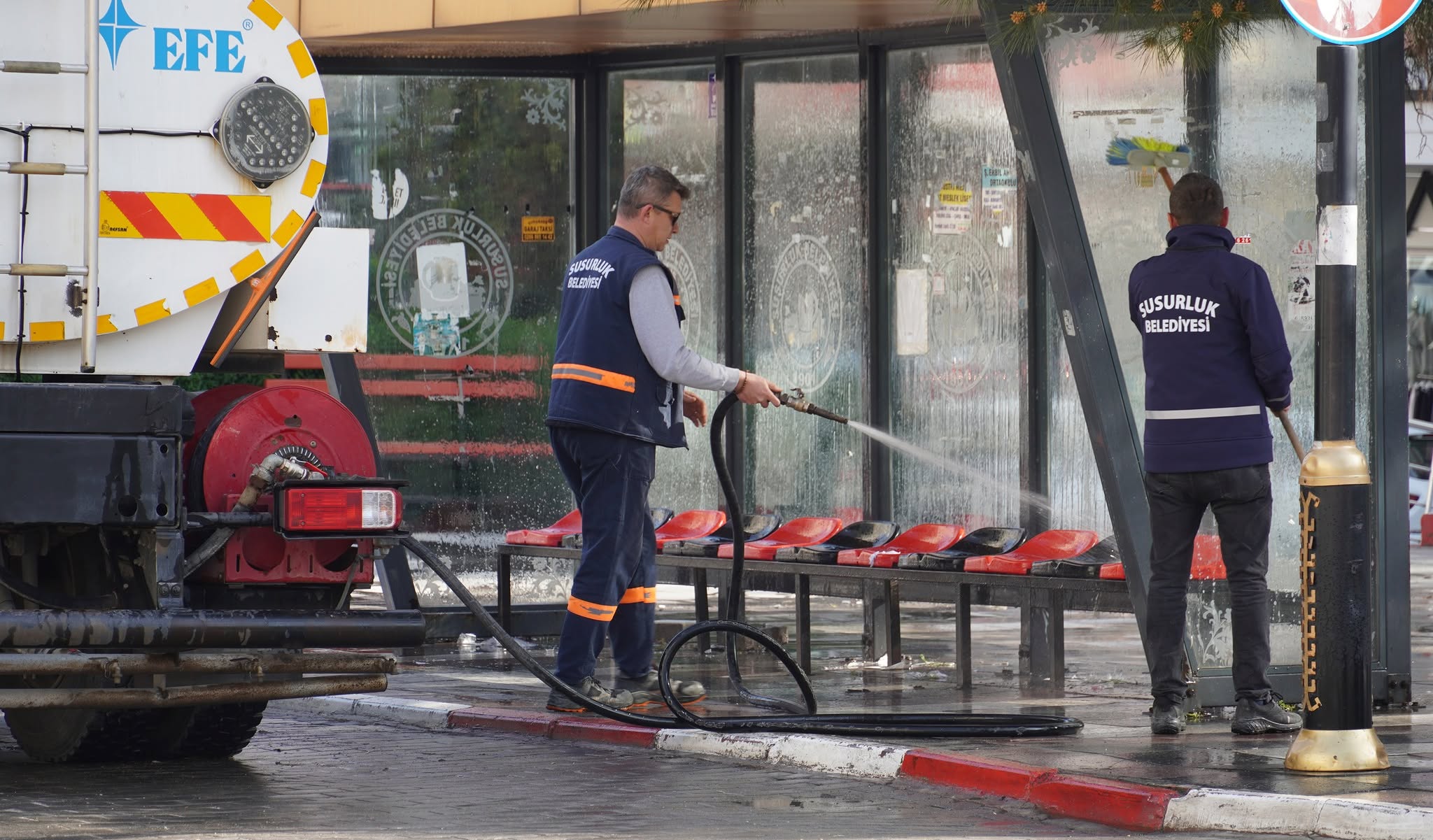 Susurluk'ta Toplu Taşıma Durakları Hijyenik Hale Getiriliyor