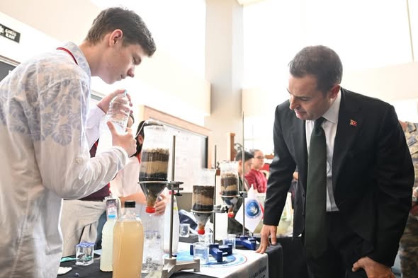 Balıkesir'de Genç Mucitlerin Projeleri Vali Ziyaretiyle Taçlandı
