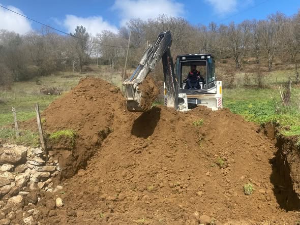 Balya Hacıeseler'de Aşevi ve Çevre Düzenlemesi Hız Kesmiyor