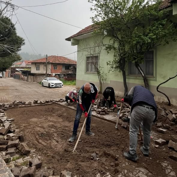 Bigadiç'te Adalı Mahallesi'nde Ulaşım Konforu Artıyor