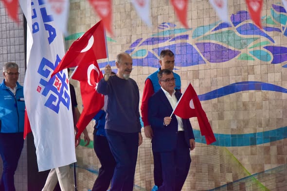 Altıeylül'de 23 Nisan Coşkusu: Aquatlon TBMM Kupası Sahiplerini Buldu