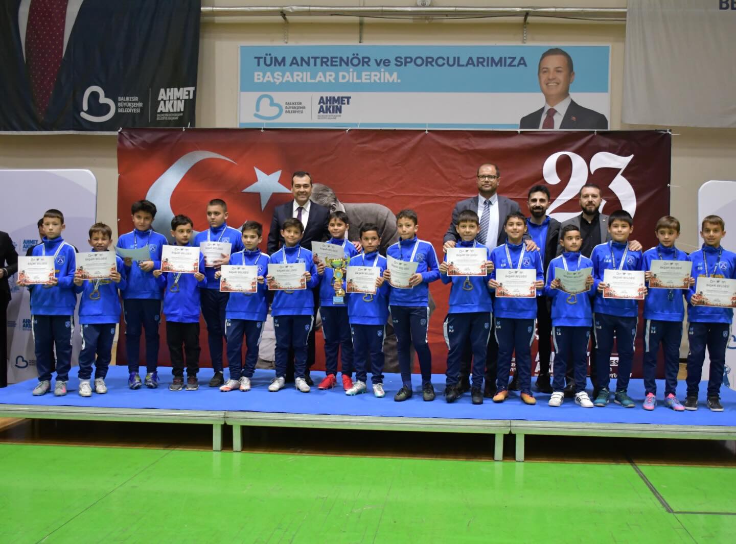 Balıkesir BŞB U10 Takımı 23 Nisan Turnuvası'nda Şampiyon Oldu