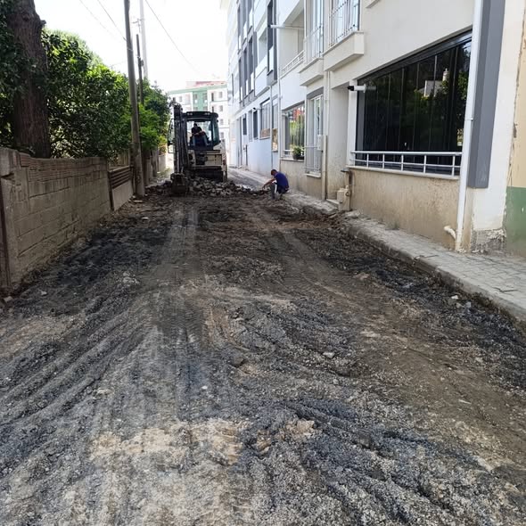 Edremit'te Tuzcumurat Mahallesi'nde Yol Tamiratı Başladı