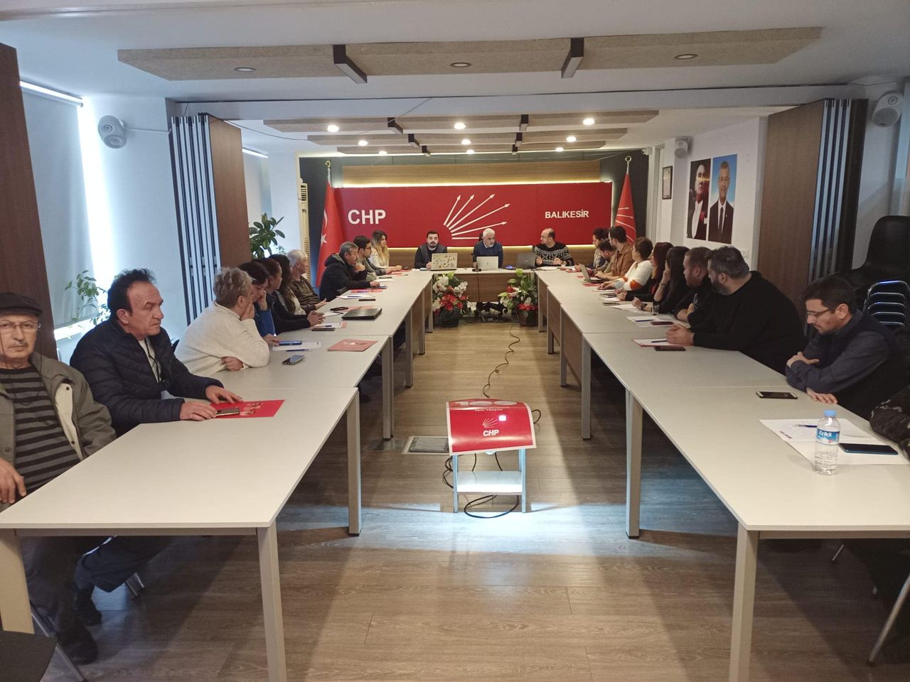 Balıkesir CHP, Yerel Seçimlerde Dijital Stratejisi İçin Bilişim Sorumlularıyla Toplantı Yaptı