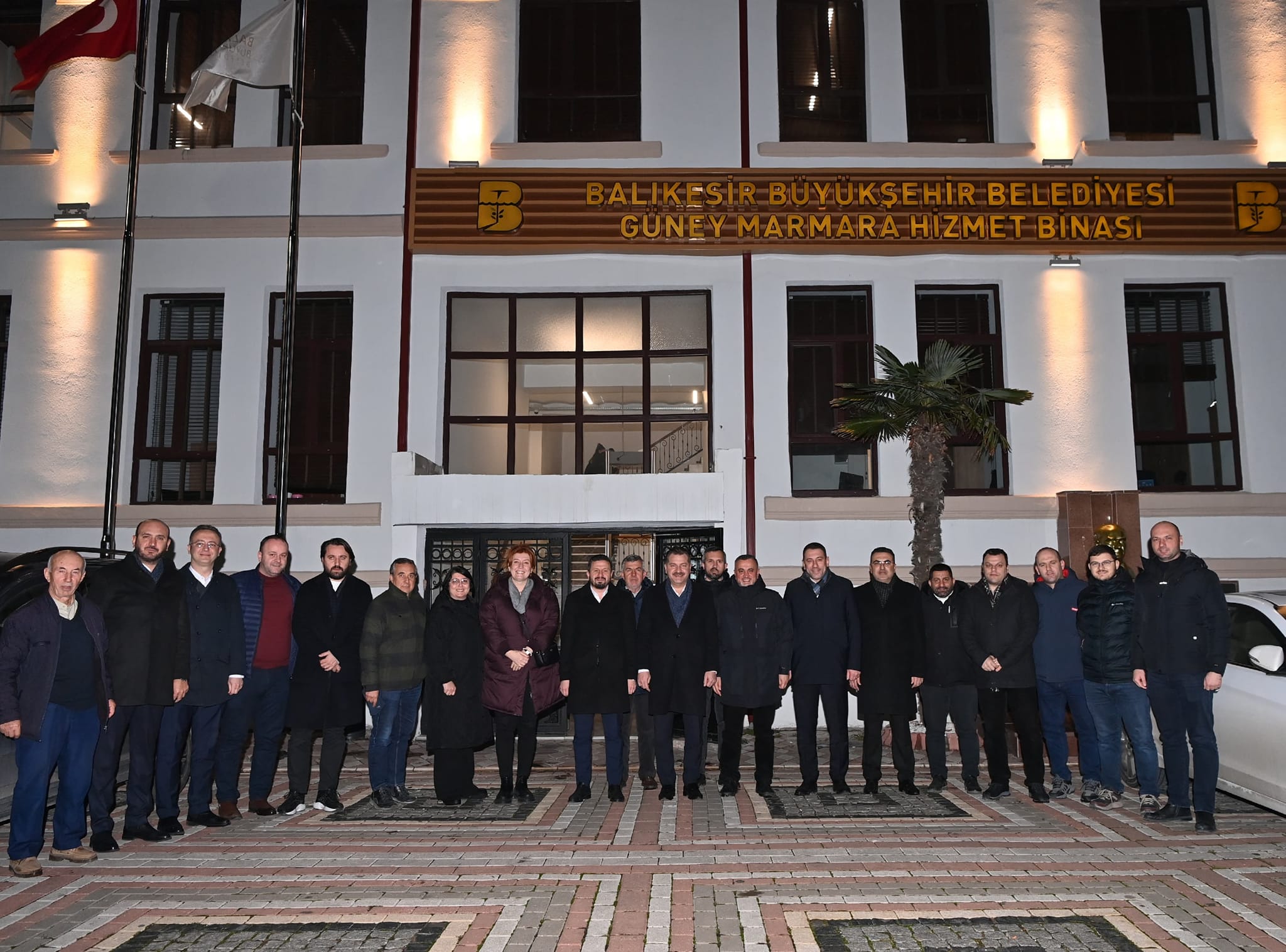 Balıkesir'de AK Parti, Şehre Katkıda Bulunmayı Sürdürüyor