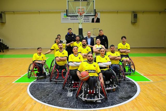 İzmir ile Balıkesir, Tekerlekli Sandalye Basketbol Süper Ligi karşılaşması için hazırlanıyor