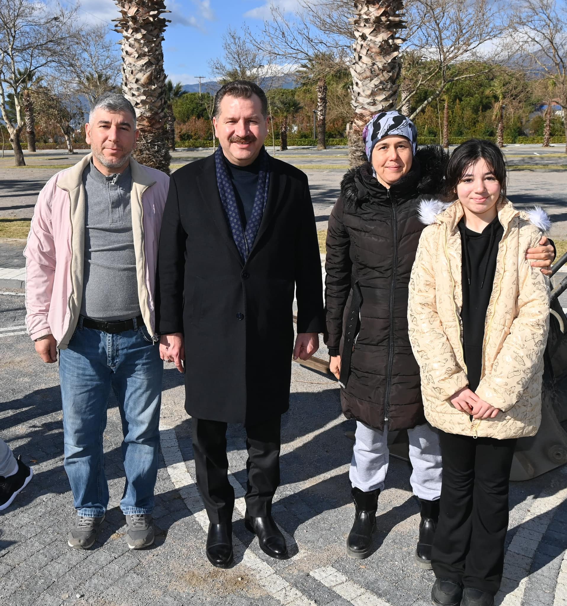 Balıkesir Büyükşehir Belediyesi, Edremit'te Yenileme ve İnşaat Projeleriyle Trafiği Rahatlatıyor