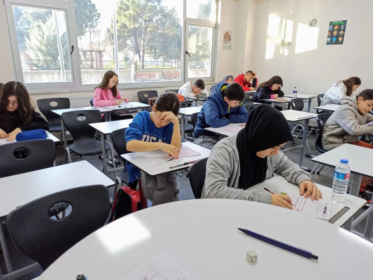 Öğrenciler, ara tatilde deneme sınavlarıyla sınavlara hazırlanıyor
