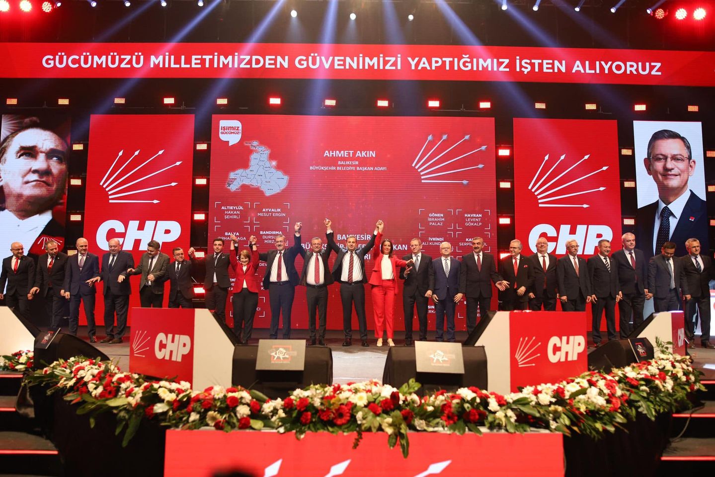 CHP Balıkesir İl Başkanlığı, yerel seçimlere hazırlık yaparken belediye başkan adaylarını tanıttı.