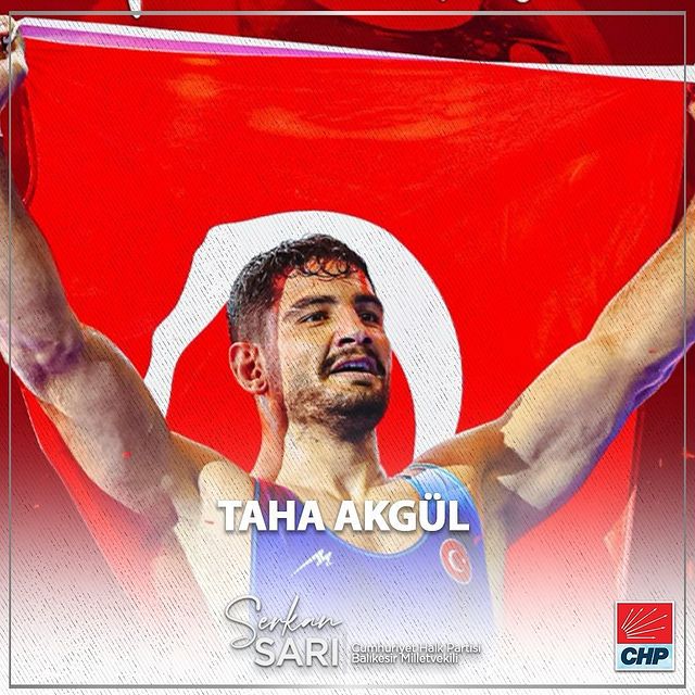 CHP Balıkesir Milletvekili Serkan Sarı, Taha Akgül'ün 11. kez Avrupa Şampiyonu olduğunu kutluyor.