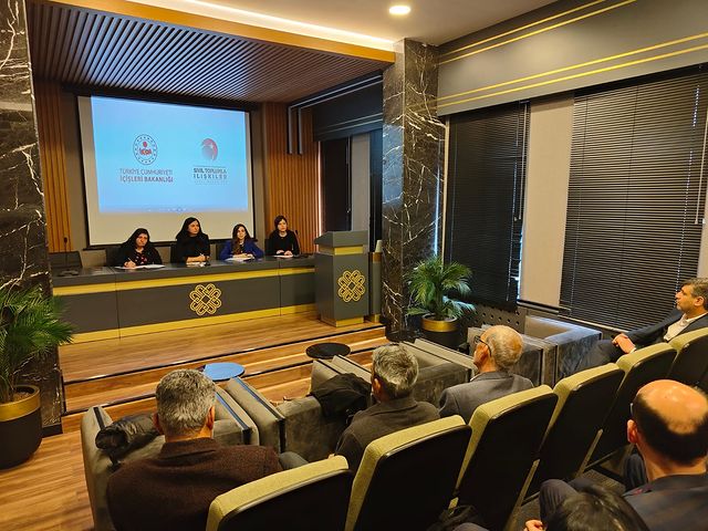 Balıkesir'de Kamu-Sivil Toplum İşbirliği Programı Başlatıldı
