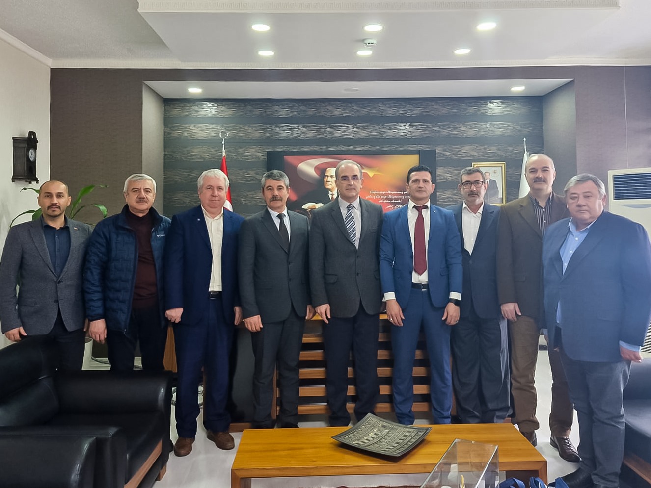 Türk Eğitim-Sen Balıkesir Şubesi, Bandırma 17 Eylül Üniversitesi'nin yeni Rektörü Prof. Dr. İsmail Boz'u ziyaret etti.