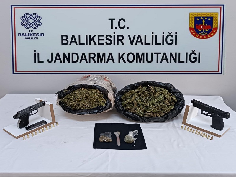Balıkesir Jandarma Komutanlığı, Edremit'te Uyuşturucu Operasyonu Gerçekleştirdi