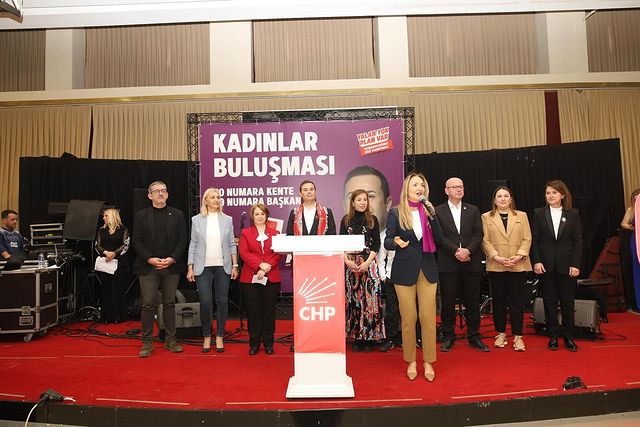 CHP’li Milletvekili Serkan Sarı ve eşi, Balıkesir’de kadın refahını artırmayı hedefleyen etkinlikte bulundu.