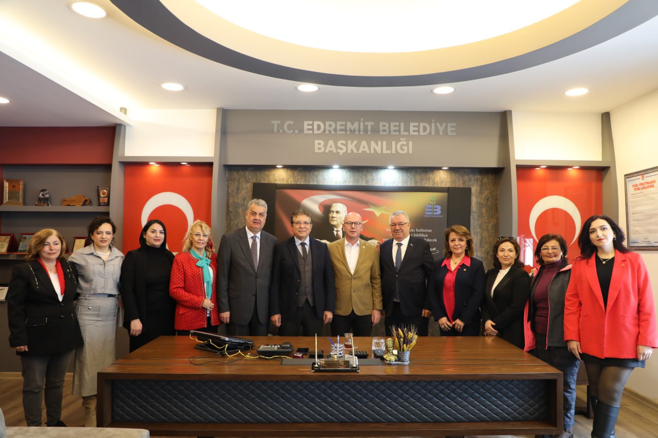 CHP Adayı Mehmet Ertaş, Edremit Belediye Başkanı Selman Hasan Arslan'ı ziyaret etti. #Edremit #CHP #Siyaset