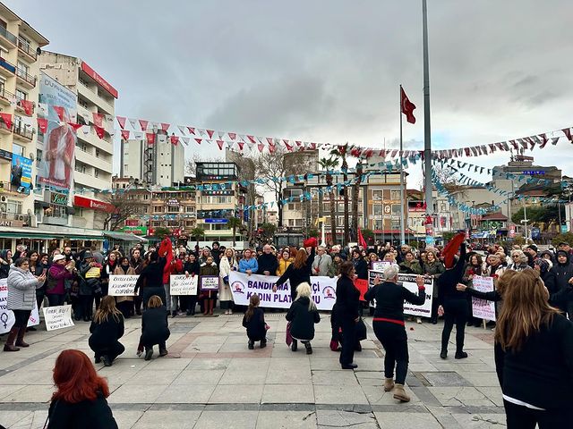CHP Milletvekili Serkan Sarı, Bandırma'da yerel siyaset ve toplumsal olaylara katıldı.