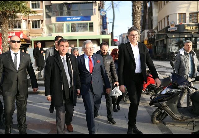 CHP Milletvekili Ensar Aytekin, Bandırma'da ziyaretlerde bulundu