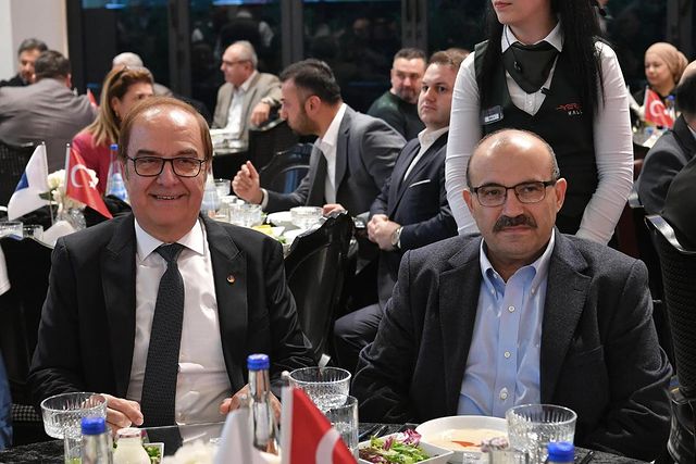 Vali İsmail Ustaoğlu, Balıkesir Sanayi Odası İftar Yemeği'nde Sanayicilerle Bir Araya Geldi.