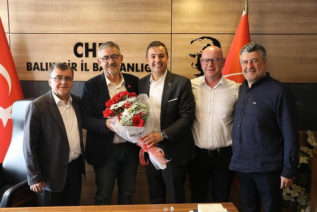 CHP Milletvekili Serkan Sarı, Balıkesir'de Parti Yöneticileriyle Toplantı Gerçekleştirdi