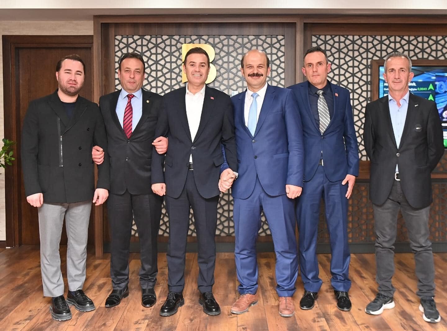 İvrindi Belediye Başkanı, Balıkesir Büyükşehir Belediye Başkanı'na nezaket ziyareti gerçekleştirdi.
