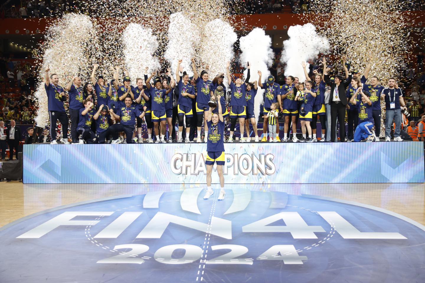 Fenerbahçe Kadın Basketbol Takımı Euroleague'de üst üste ikinci kez şampiyon oldu