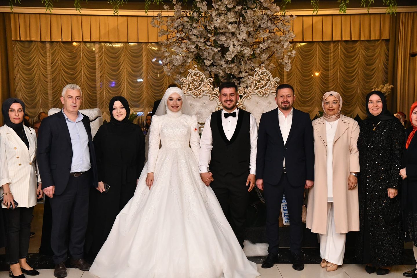 Balıkesir'de Semazenlerin Eşlik Ettiği Bir Düğünde Serra Nur ve Mustafa Can Evlilik Yolunda İlk Adımlarını Attı.