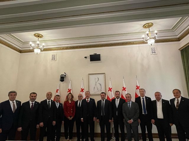 TBMM Milli Savunma Komisyonu Başkanı Refik Özen liderliğindeki heyet, Gürcistan'a resmi ziyaret gerçekleştirdi.