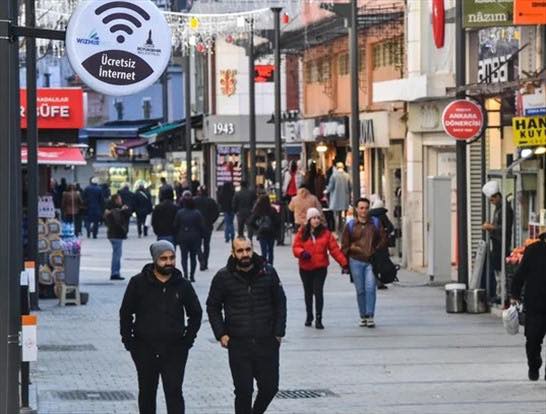 İzmir Büyükşehir Belediyesi, Kemeraltı Çarşısı'nda ücretsiz internet hizmeti sunmaya devam ediyor