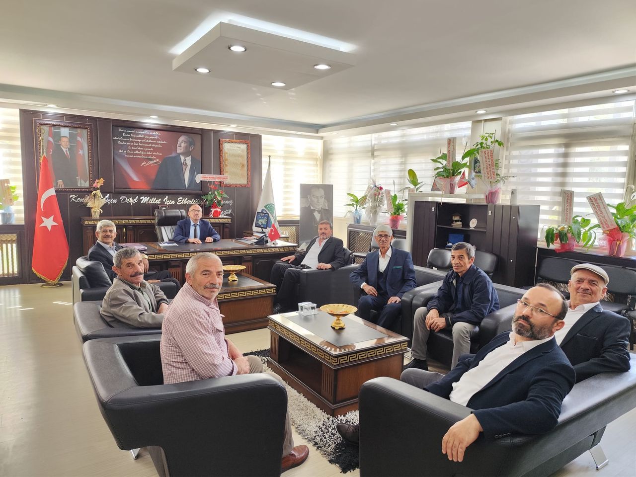 Belediye Başkanı Şencan, Tebrik Ziyaretleri İle Diyalog Güçlendiriyor