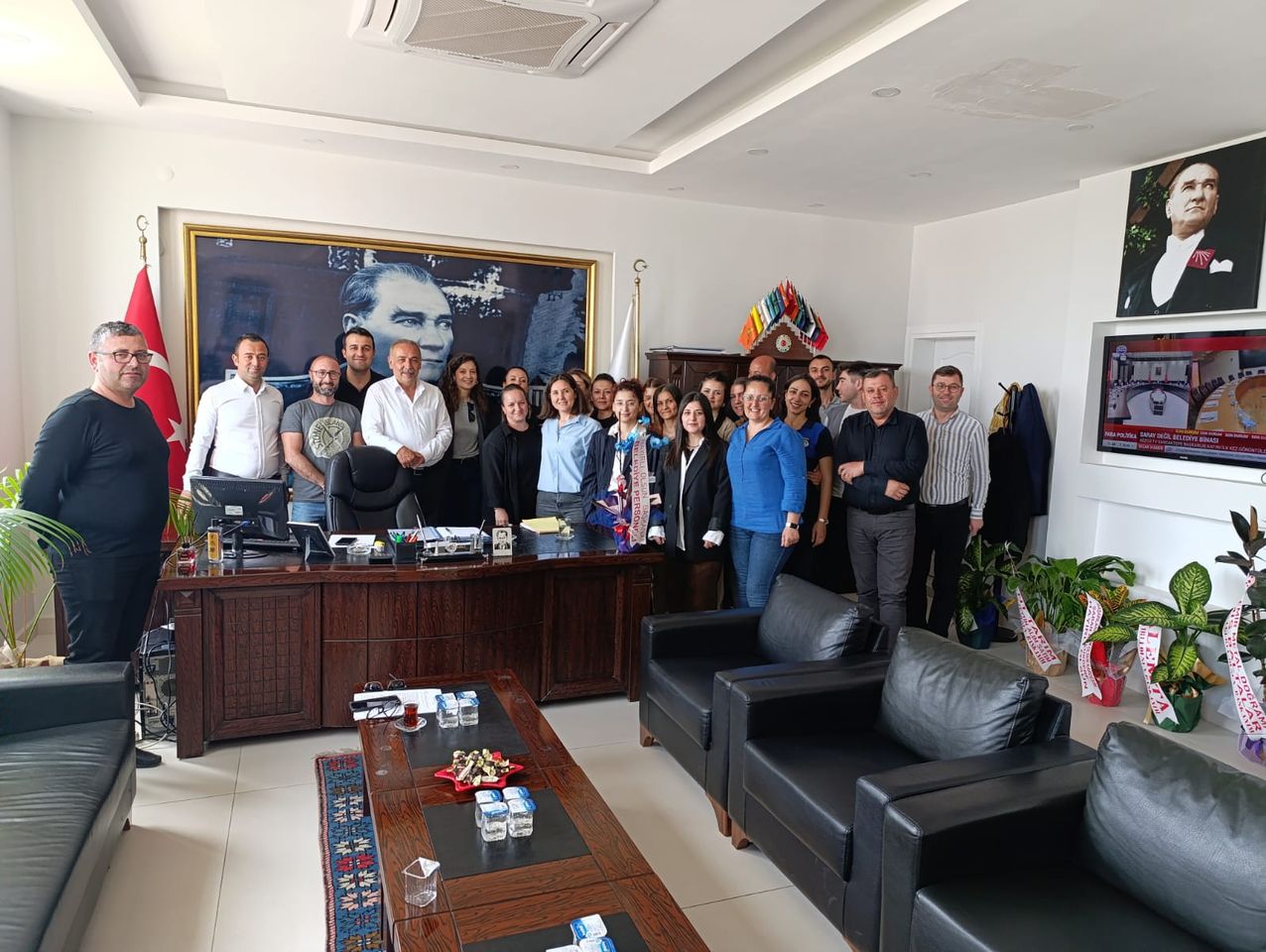 Bölge belediye personelleri, Başkan Saim Zileli'ye başarı dilekleriyle kutlama ziyareti düzenledi