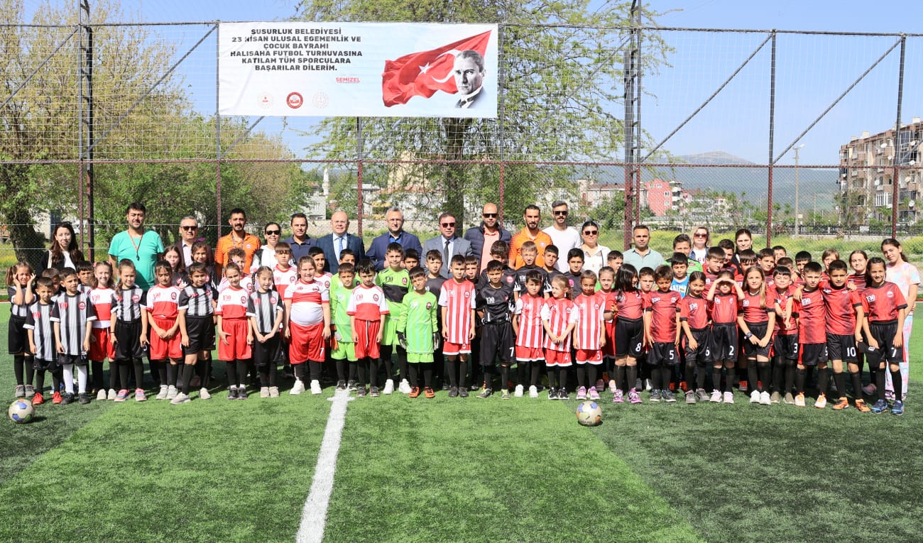 Susurluk'ta 23 Nisan Ulusal Egemenlik ve Çocuk Bayramı için ilkokullar arası halı saha turnuvası düzenlendi