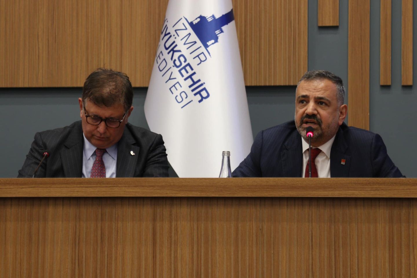 İzmir CHP'nin Belediye Meclisi Toplantısı: İzmir Halkının Talepleri ve Hedefleri Tartışıldı