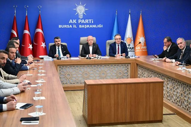 Bursa'da AK Parti İl Yönetimi Toplantısı: Şehrin Öncelikleri ve Gelecek Dönem Stratejileri Masaya Yatırıldı