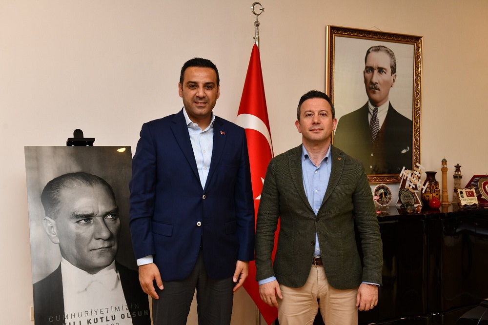 Çiğli Belediye Başkanı Onur Emrah Yıldız, Kaymakam Fatih Görmüş'ü ziyaret etti ve işbirliği vurgulandı.