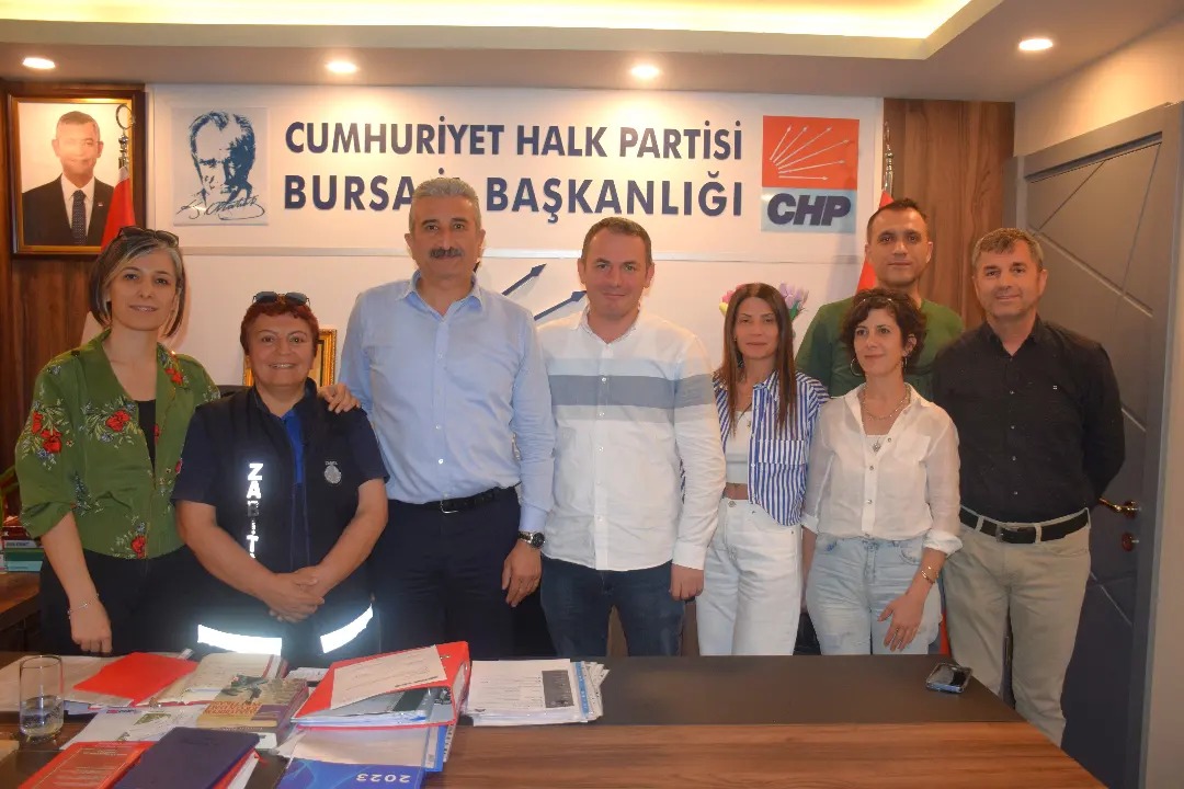 Bursa CHP İl Başkanlığı, Tüm Bel-Sen'in nezaket ziyaretini kabul etti ve belediye çalışanlarının çalışma koşullarını görüştü.