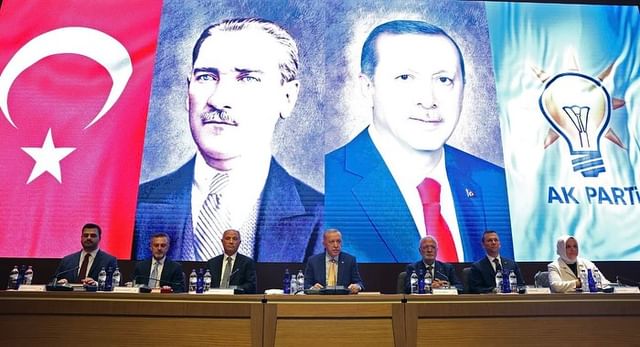 AKP Milletvekili Efkan Ala MKYK Toplantısına Katıldı, Partinin Gelecek Dönem Stratejileri Belirlendi