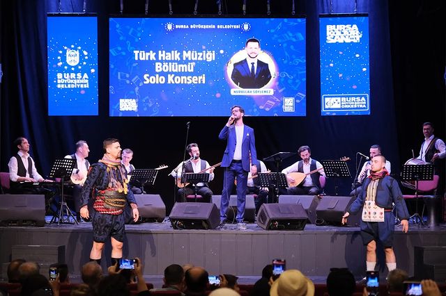 Bursa Büyükşehir Belediyesi solo Türküler Konseri'yle müzikseverleri coşturdu