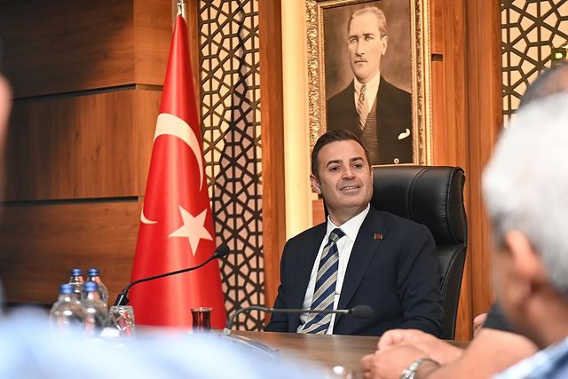 Balıkesir Büyükşehir Belediye Başkanı, Altıeylül ilçesindeki kırsal mahalle muhtarlarıyla toplandı.