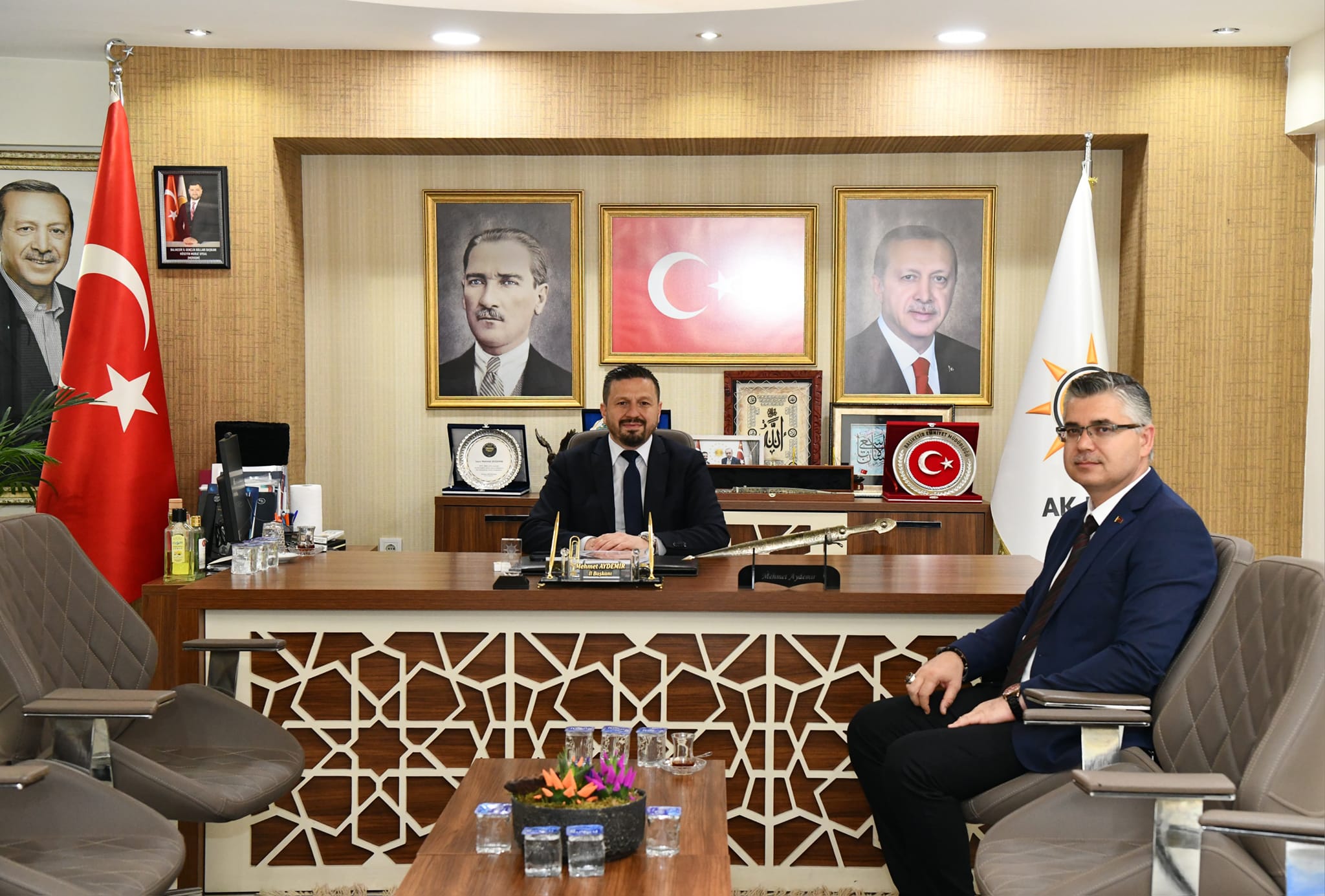 Balıkesir İl Tarım ve Orman Müdürü Erkan Alkan, AK Parti İl Başkanlığı'na nezaket ziyareti gerçekleştirdi.