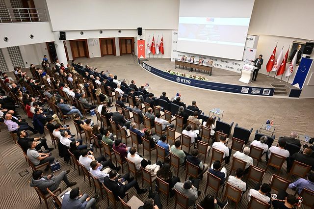 Bursa'daki Kompozit Malzeme ve Teknik Tekstil Projesi Başarıları Konferansla Kutlandı
