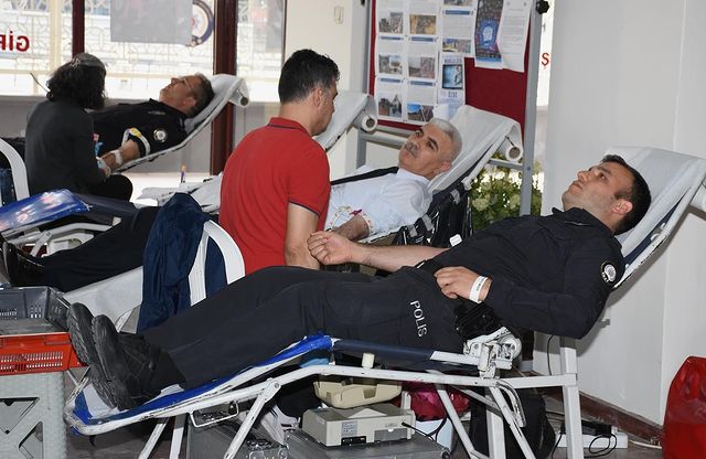 Balıkesir Emniyet Müdürlüğü Polis Haftası'nda Kan Bağışı Etkinliği Düzenledi