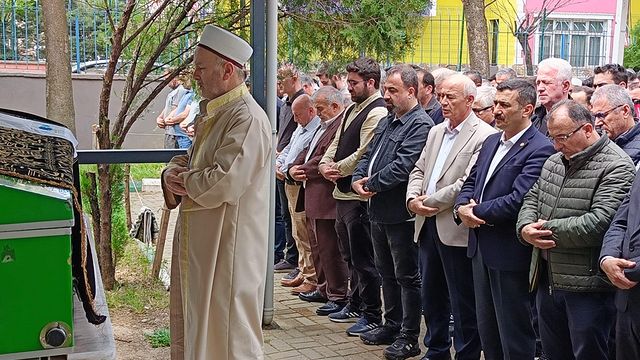 İyi Parti Milletvekili Yüksel Selçuk Türkoğlu, Bursa'da Bir Cenaze Törenine Katıldı