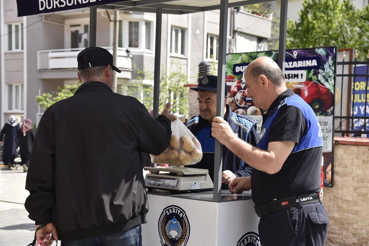 Dursunbey Belediyesi Zabıta Ekipleri, Pazar Yerinde Denetimlerine Devam Ediyor