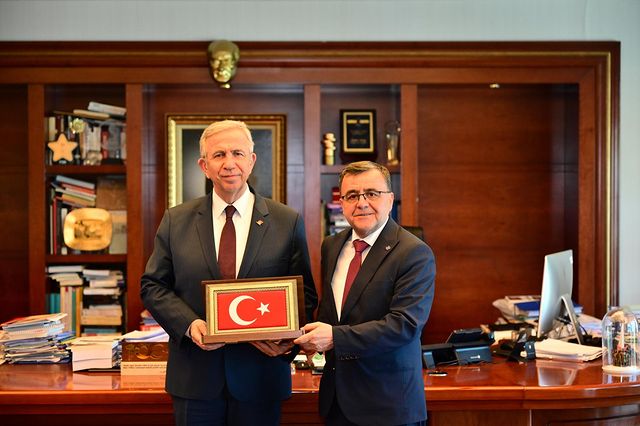 Altıeylül Belediye Başkanı Hakan Şehirli, Ankara Büyükşehir Belediye Başkanı Mansur Yavaş'ı ziyaret etti