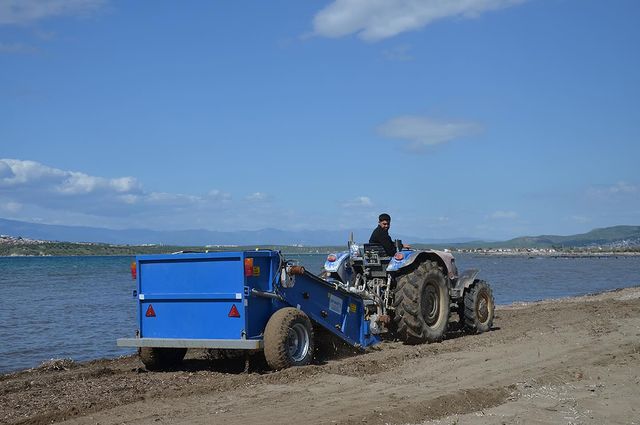 Gömeç Belediyesi, Sahil Temizliği İçin Kararlılıkla Çalışıyor