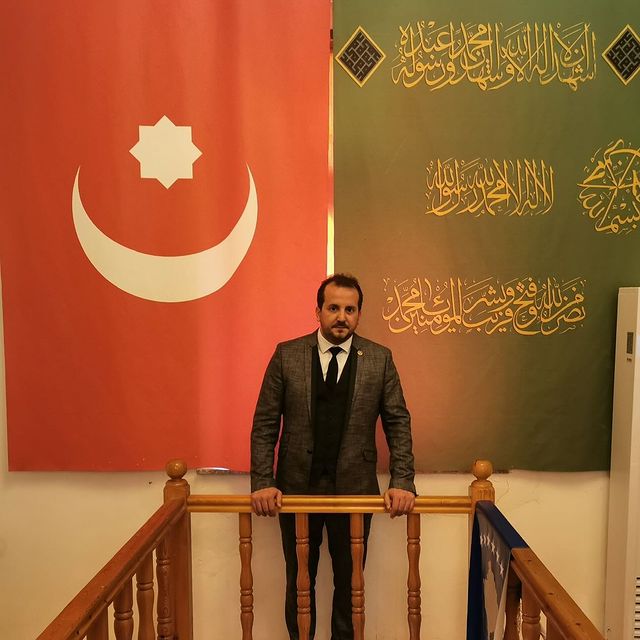 AK Parti Bursa Milletvekili Refik Özen, Türk bayrağının önemini vurgulayarak taviz vermeyeceklerini söyledi.