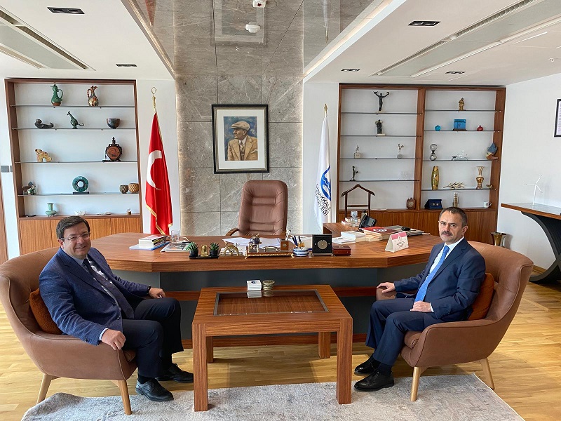 Vali İlhami Aktaş, Çanakkale Belediye Başkanı Muharrem Erkek'i ziyaret etti.