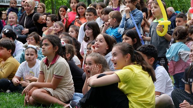 Susurluk, 23 Nisan Ulusal Egemenlik ve Çocuk Bayramı'nda coşkulu kutlamalarla dolup taştı.