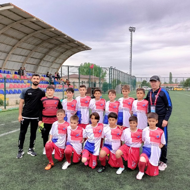 Mustafakemalpaşa Spor U11 Takımı, Teco Karacabey Spor'u 2-0 mağlup etti